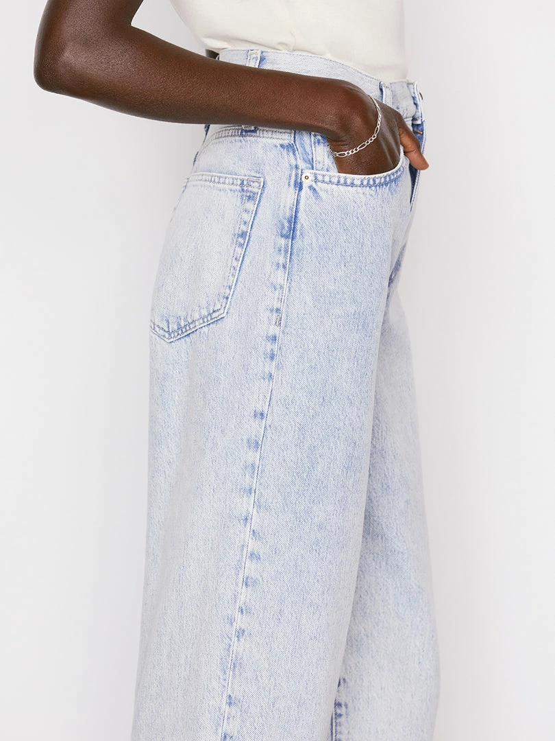 Hot Sale β€οΈ Frame-denim Ultra High Rise Barrel -- Whisper 𧨠5 Frame-denim Ultra High Rise Barrel -- Whisper