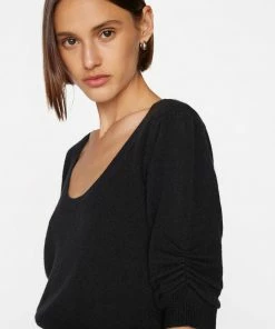 Frame-denim Women Scoop Neck Sweater -- Noir