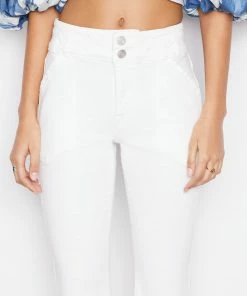 Brand new π Frame-denim Double Button Flare -- Blanc π 6 Frame-denim Double Button Flare -- Blanc