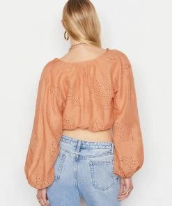 Brand new โค๏ธ Frame-denim ๐ฉ Women Shirred Crop Eyelet Blouse -- Terracotta ๐ 13 Frame-denim Women Shirred Crop Eyelet Blouse -- Terracotta